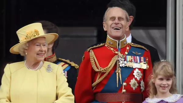 reina Isabel y lady Louise Windsor 