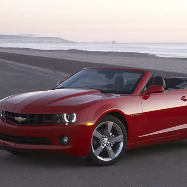 General Motors recién anunció la llegada del Camaro Convertible a México. Este bólido tiene 400 caballos de fuerza. Estará disponible en siete colores exteriores y dos tonos interiores, a un precio no determinado por la automotriz.