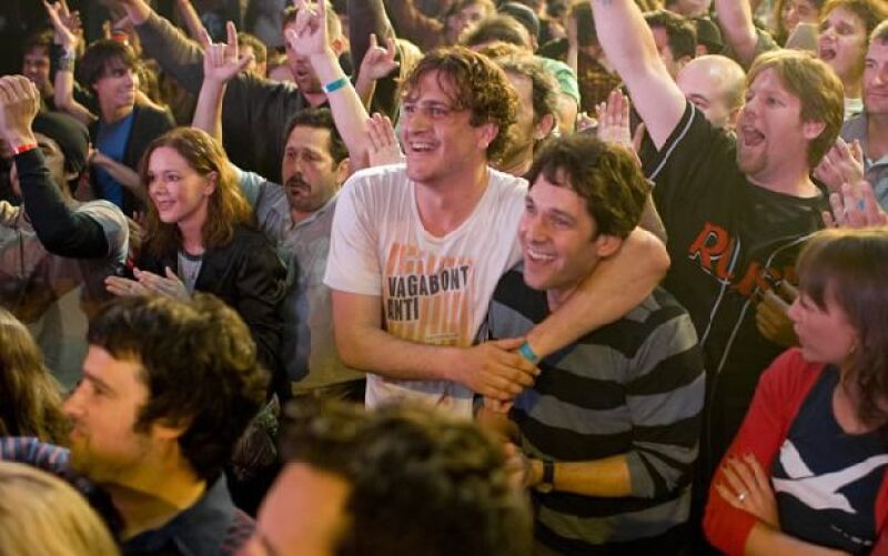 Peter Klaven, a punto de casarse, busca desesperadamente a un amigo que la haga de "best man" en su boda.