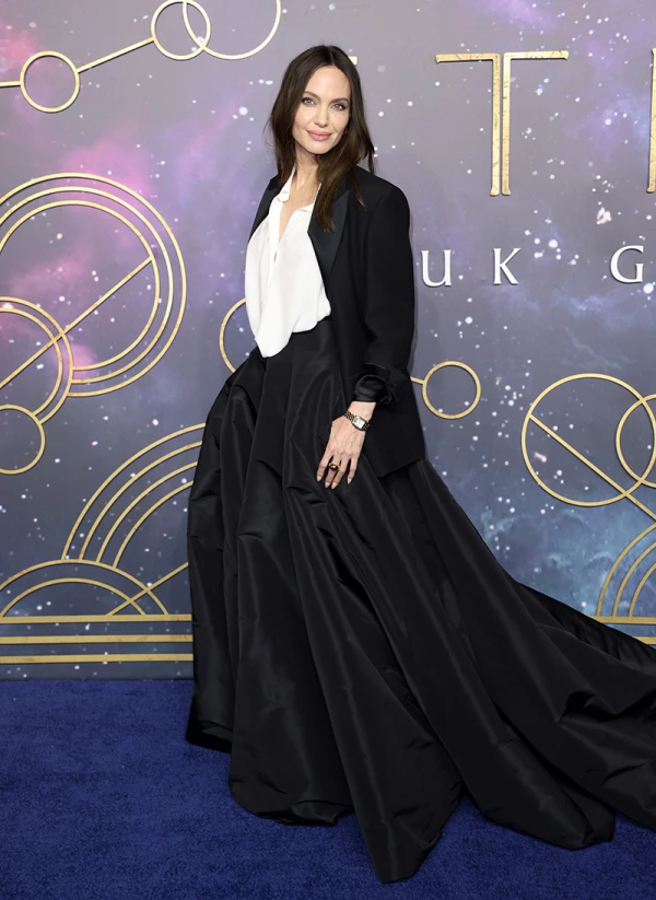 Angelina Jolie demuestra que no sabe bailar