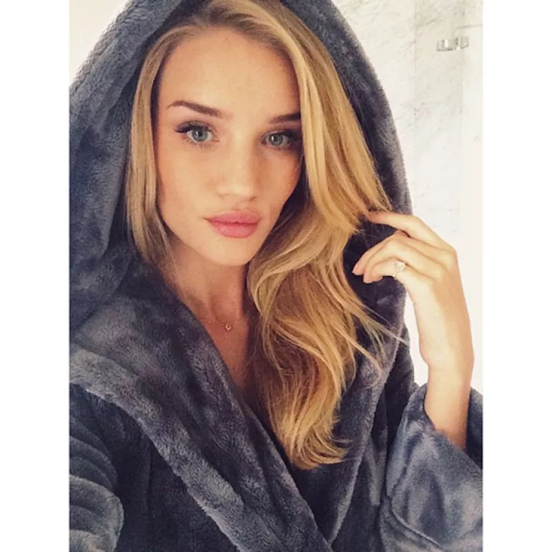 Del “duck face” al nuevo favorito de las famosas “fish gape”, la revista ELLE te muestra todas las extrañas pero infalibles caras que se han apoderado de las selfies.