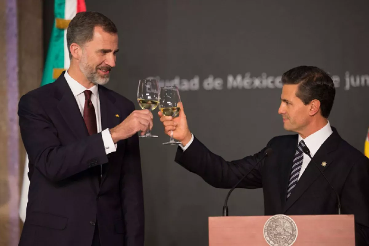 Felipe VI y Enrique Peña Nieto brindaron por una ilimitada relación entre México y España.