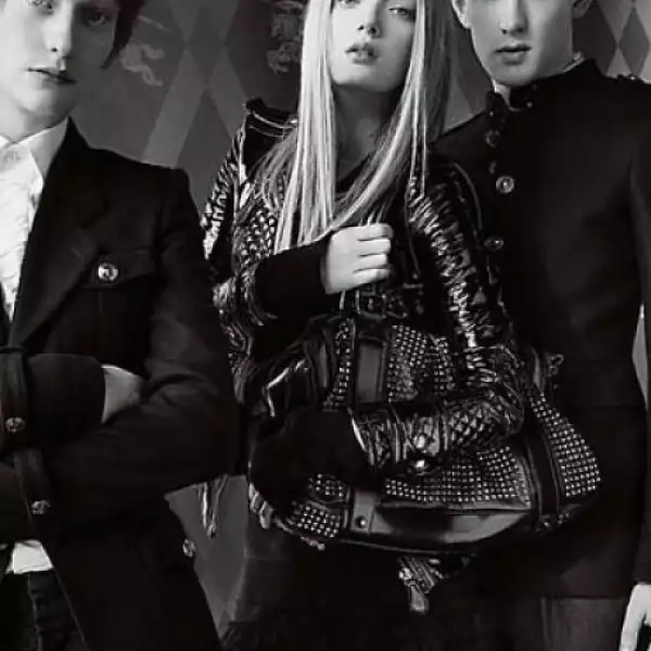 Lily Donaldson es una nueva cara inglesa de 21 años. Es musa de Alber Elbaz y ha trabajado sólo con marcas de primera como Versace, Derek Lam, Bottega Veneta y Burberry, sustituyendo a Kate Moss.