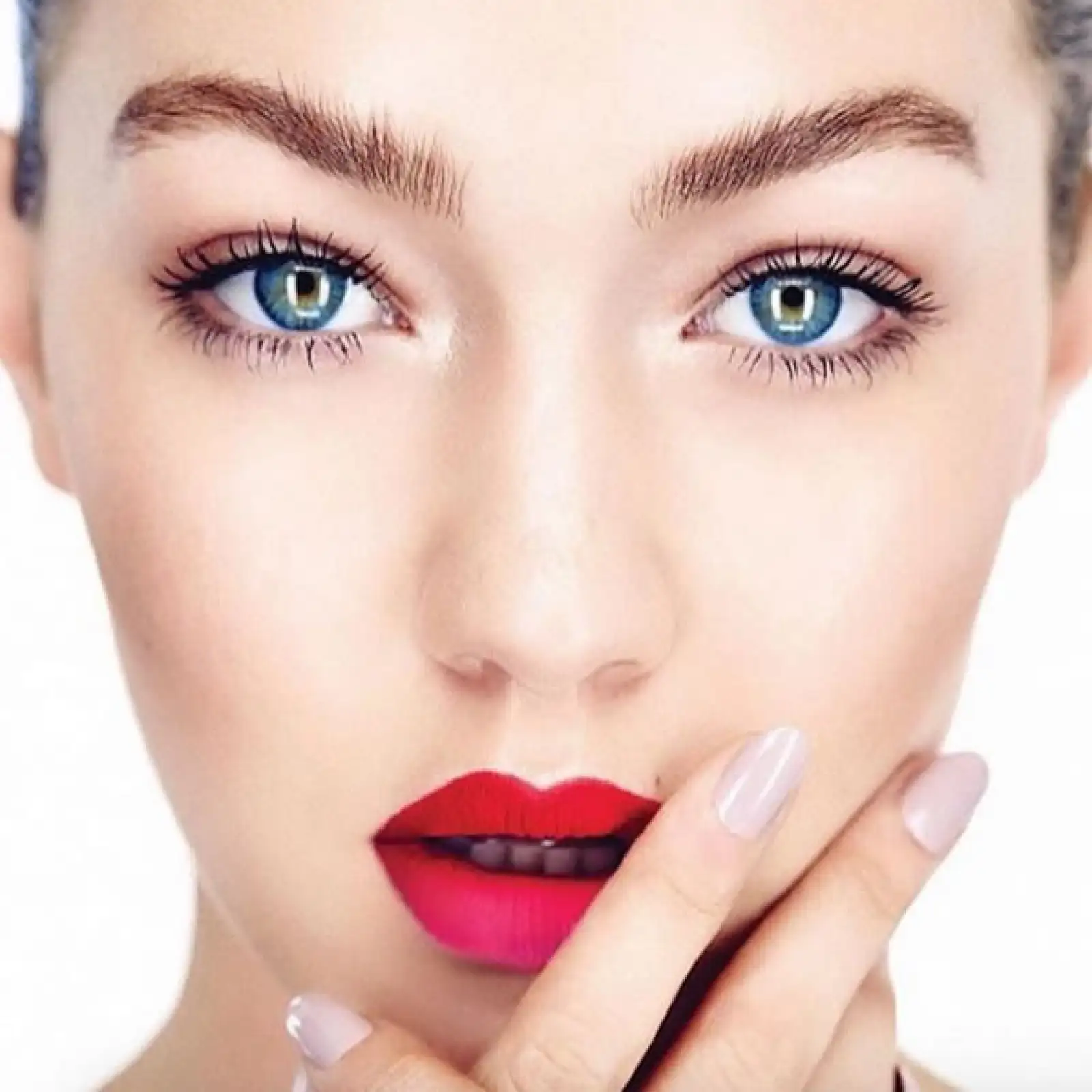 Gigi Hadid, ¡no deja de sorprendernos! La guapa modelo nos enamoró con esta fotografía.