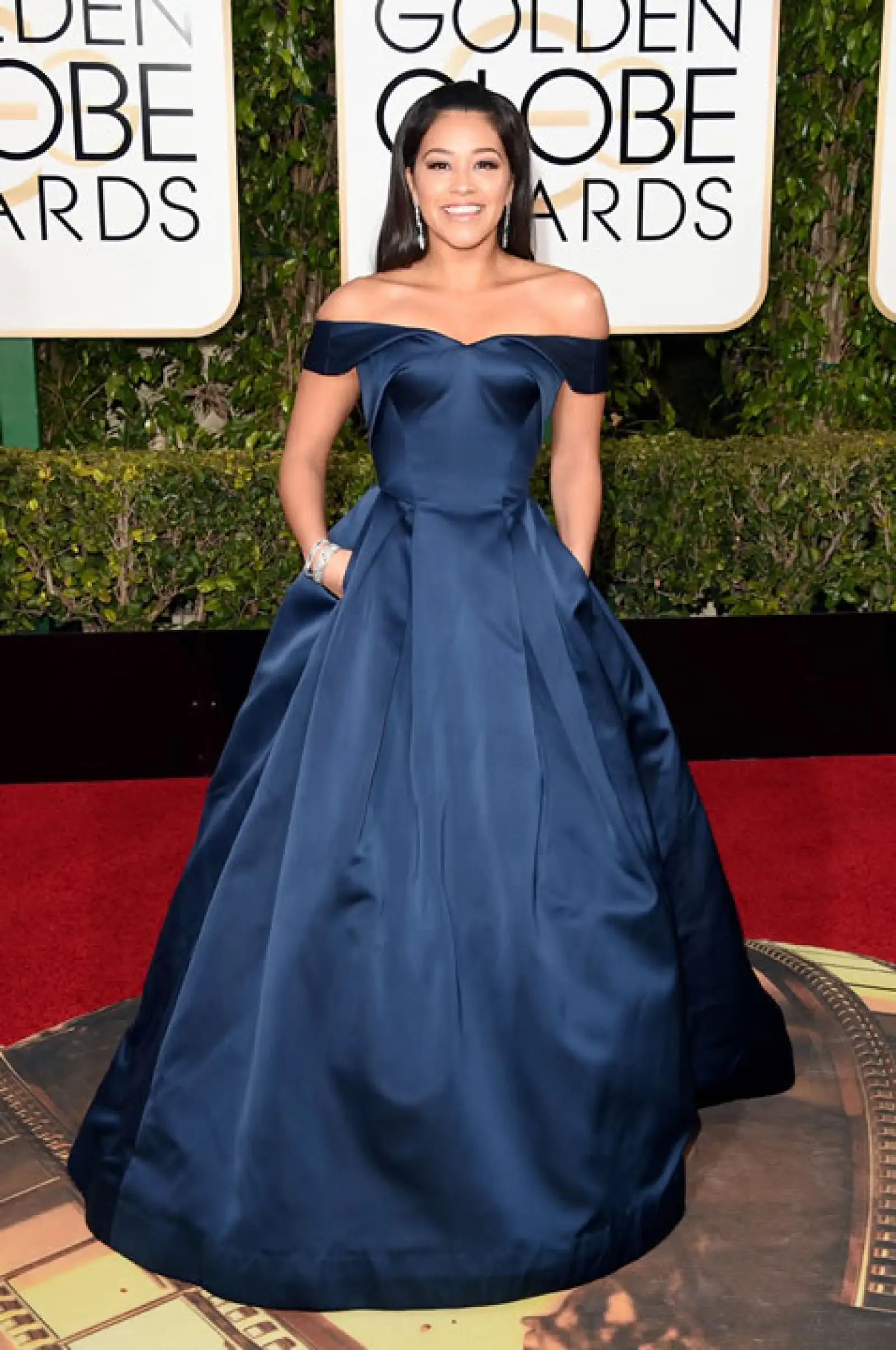 Gina Rodriguez en Zac Posen.