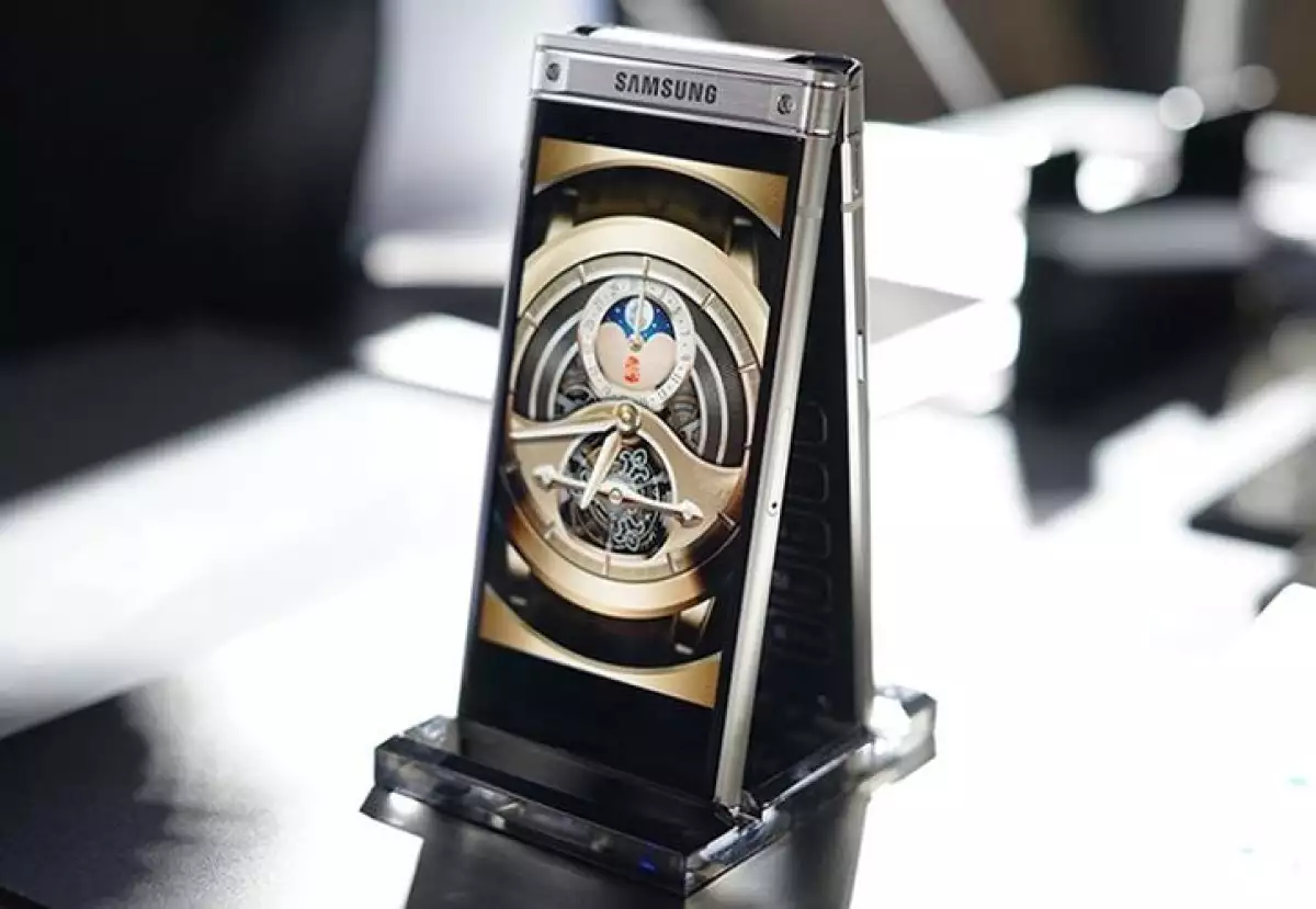 Samsung W2018