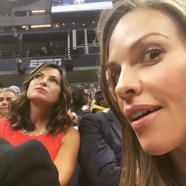 Hilary Swank fue otra que a través de sus redes sociales se divirtió en el abierto de tenis.