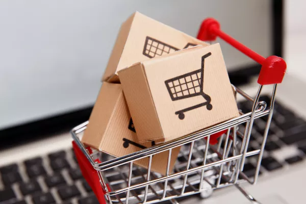 Walmart quiere mantener cautivos a los compradores que ya hacen el super en su e-commerce. (iStock)