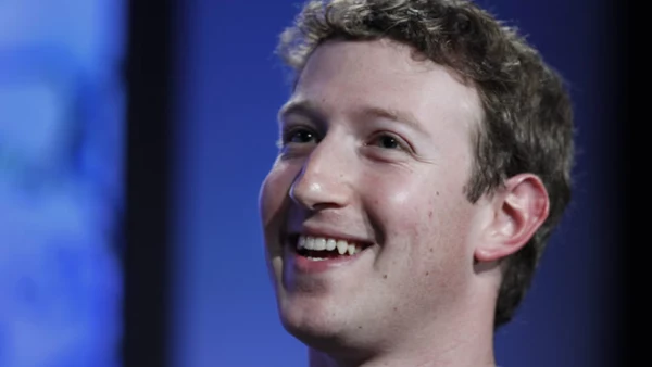 Traidor o genio, la importancia de Zuckerberg radica en crear una plataforma social que comunica a personas alrededor del mundo. “Desde historias de amor, hasta la posibilidad de encontrar un trasplante de órganos, todo es posible aquí”, expresa la políti