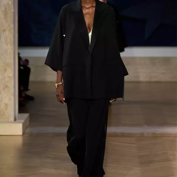 Fendi HC F26 005.jpg