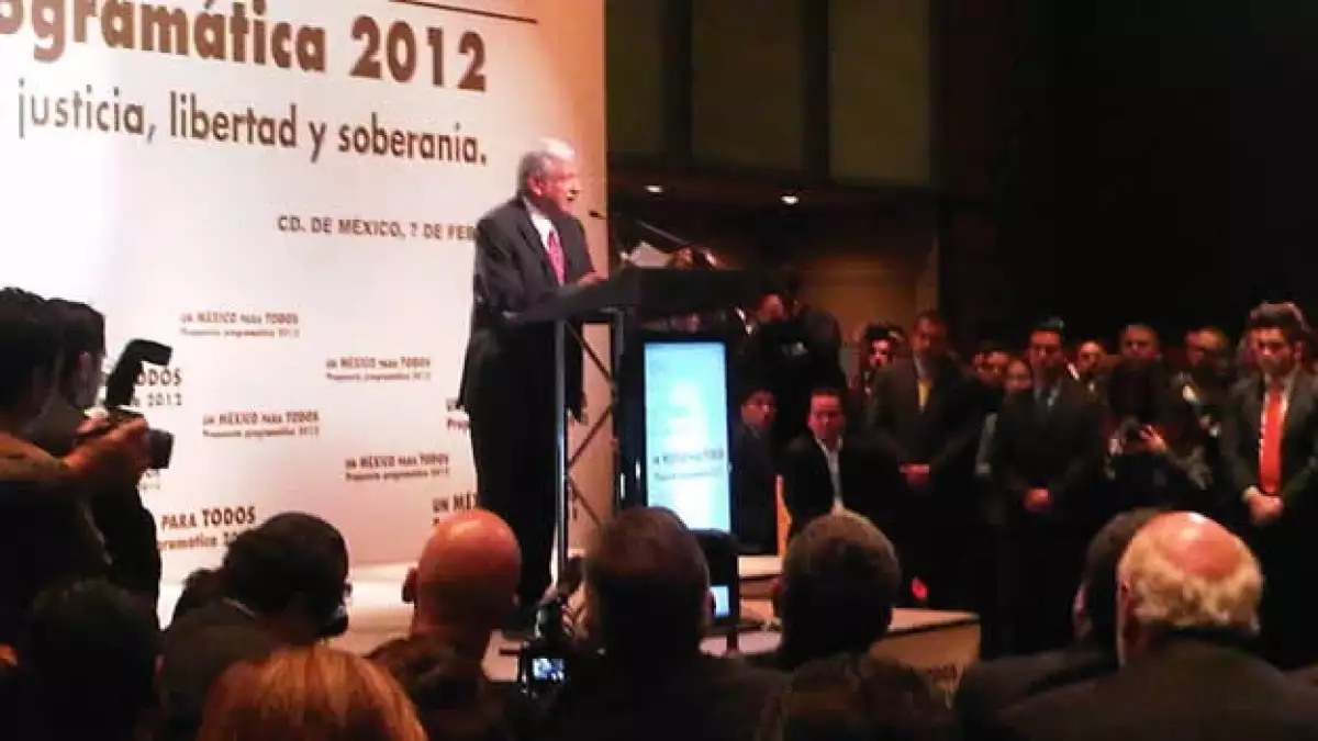 Lopez Obrador en evento con Cuauhtemoc Cardenas