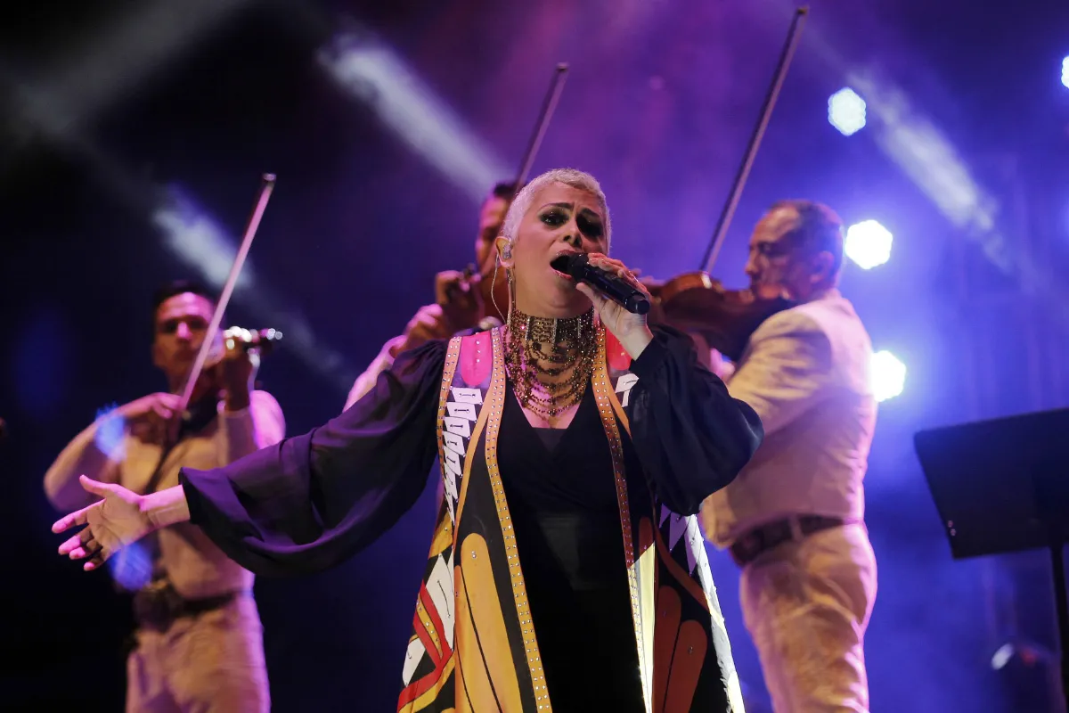 Eugenia León Alondra de la Parra Buika y Pitingo en los conciertos Olé México GNP