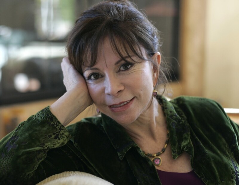 La publicación de la ganadora del Premio Nacional de Literatura se convirtió en `bestseller´ el mes pasado en Chile.