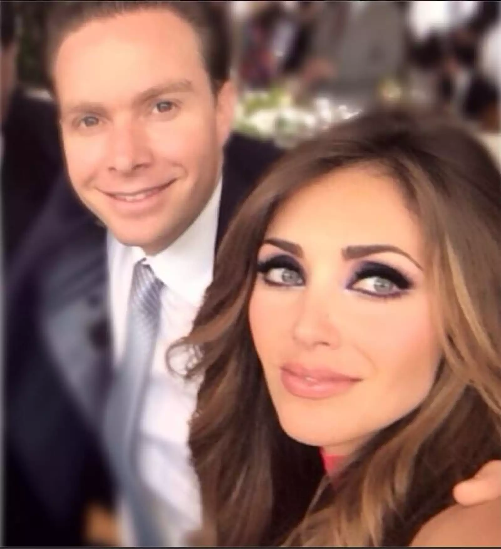 La pareja llama la atención en los eventos sociales.