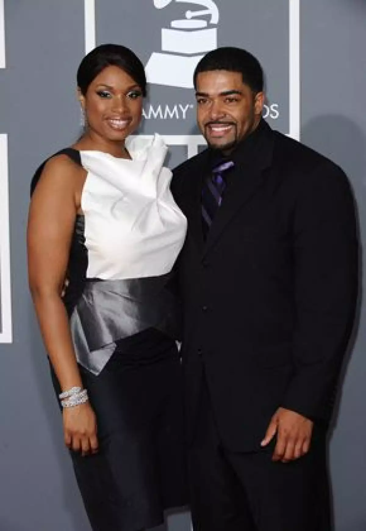 La actriz y cantante le pidió a David Otunga que se casara con ella, después de que éste ya lo hubiese hecho en septiembre de 2008.