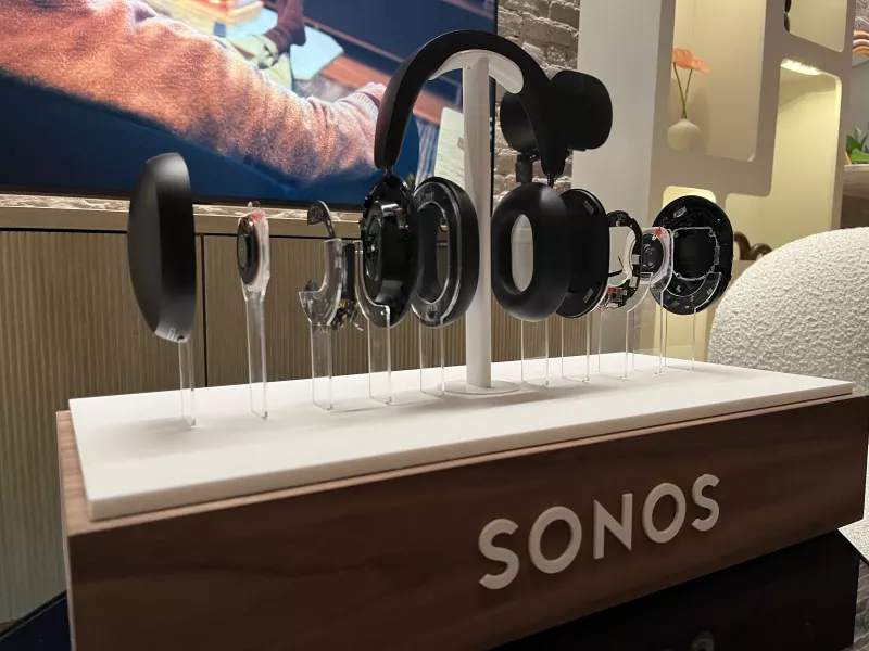 Sonos lanza sus primeros audífonos. 