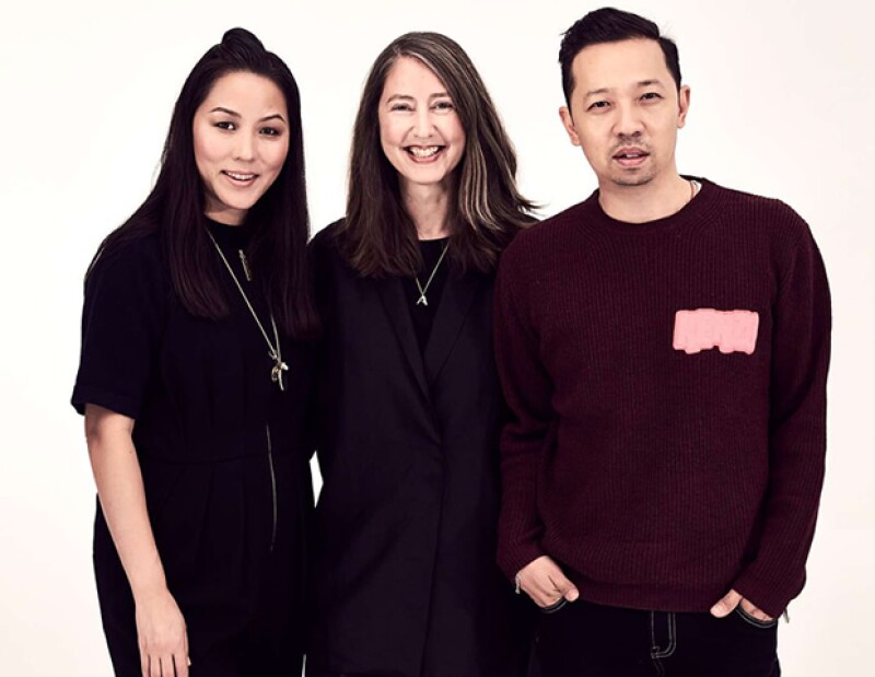La diseñadora de Kenzo, Carol Lim, con Ann-Sofie Johansson, Asesora Creativa de H&M, y Humberto Leon, también director creativo de la firma parisina.