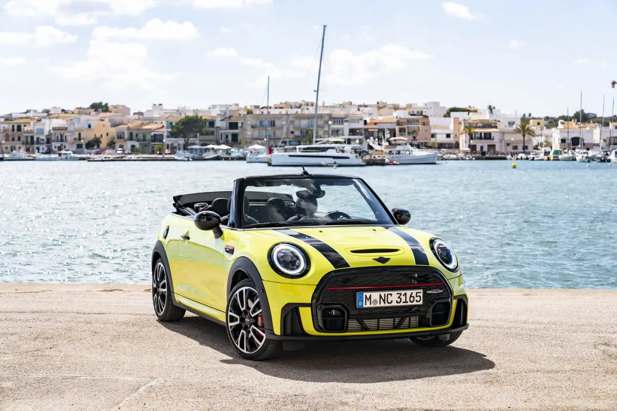 Mini Cooper 2022.jpg