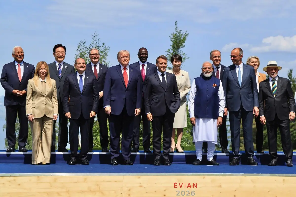 El presidente del Consejo Europeo, Antonio Costa, la primera ministra de Italia, Giorgia Meloni, el presidente de Corea del Sur, Lee Jae-myung, el presidente de Egipto, Abdel Fattah El-Sisi, el primer ministro británico, Keir Starmer, el presidente de los Estados Unidos, Donald Trump, el presidente de Kenia, William Ruto, el presidente de Francia, Emmanuel Macron, el primer ministro de Japón, Sanae Takaichi, el primer ministro de la India, Narendra Modi, el primer ministro de Canadá Mark Carney, el canciller de Alemania, Friedrich Merz, el presidente de la Comisión Europea,