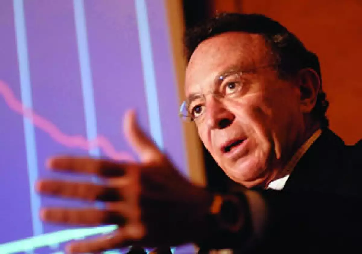 Guillermo Ortiz tendrá que dejar su cargo en el Banco de Pagos Internacionales al terminar su mandato en Banxico. (Foto: archivo)