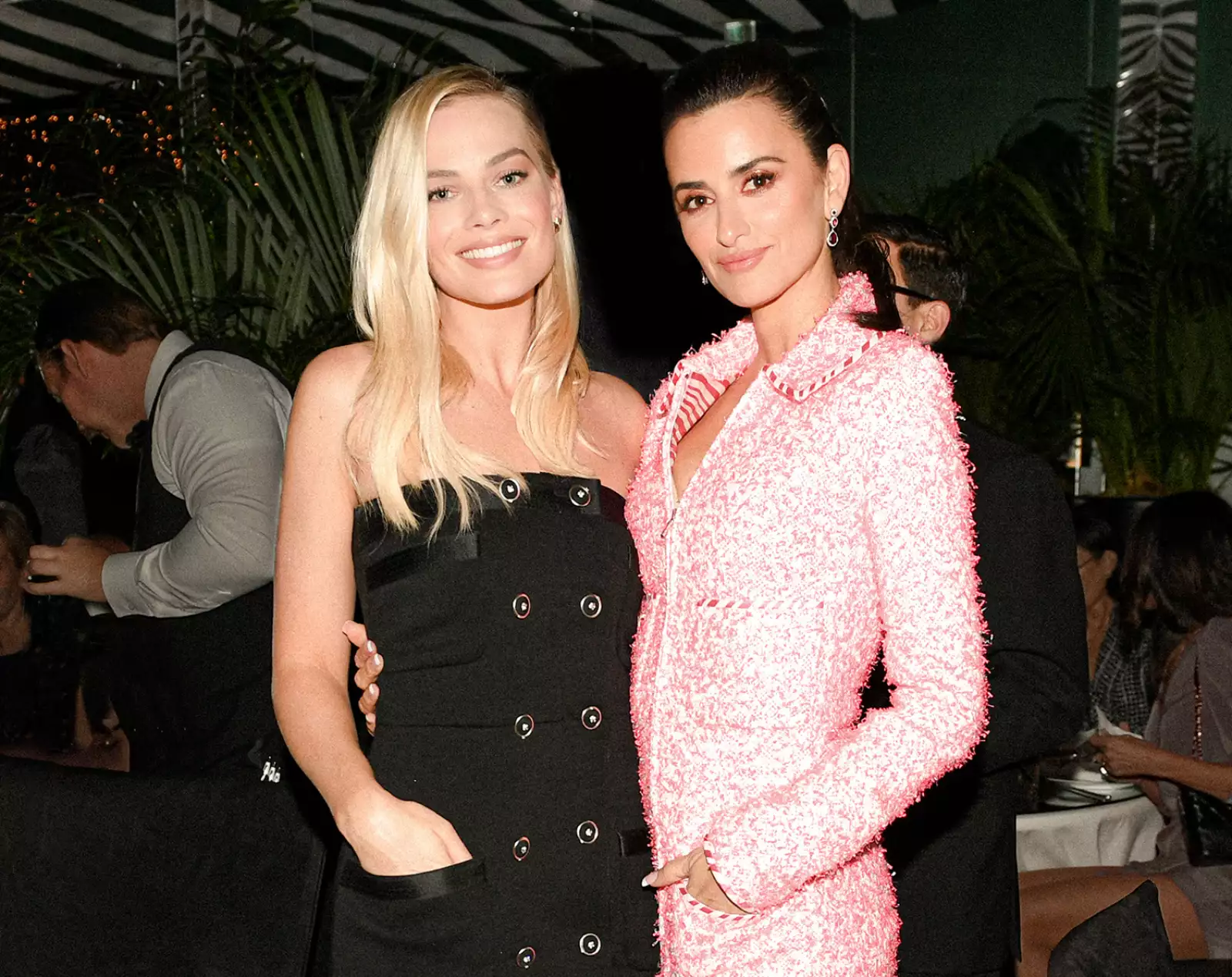 04_Margot_ROBBIE_CHANEL_x_Charles FINCH_PreOscars Dinner_2020_LD.jpg