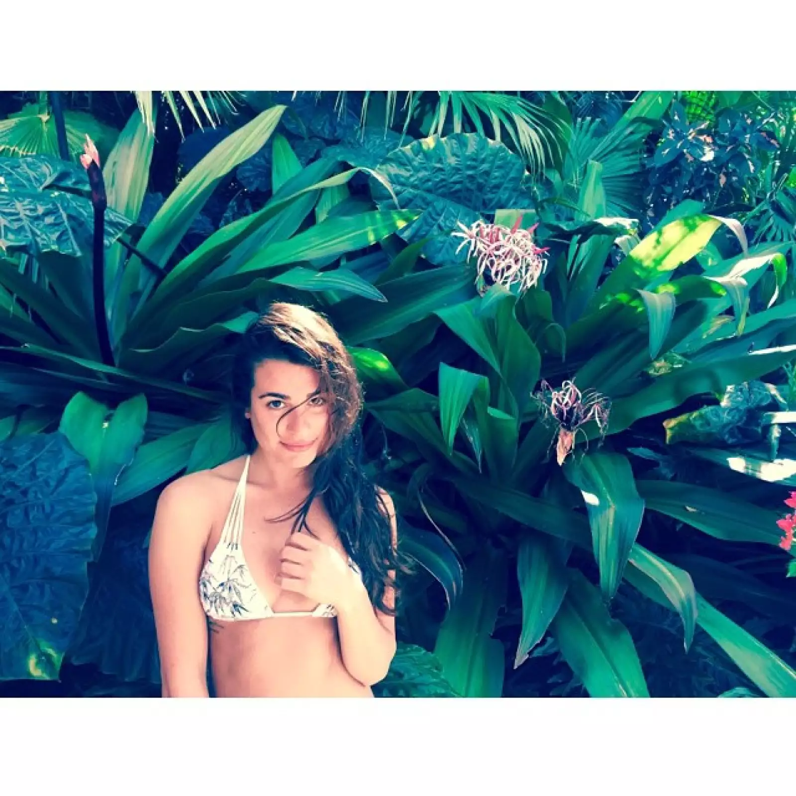 Lea destacó su belleza en medio de la naturaleza.