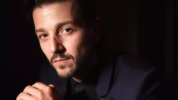 Diego Luna comparte foto nunca antes vista con su mamá
