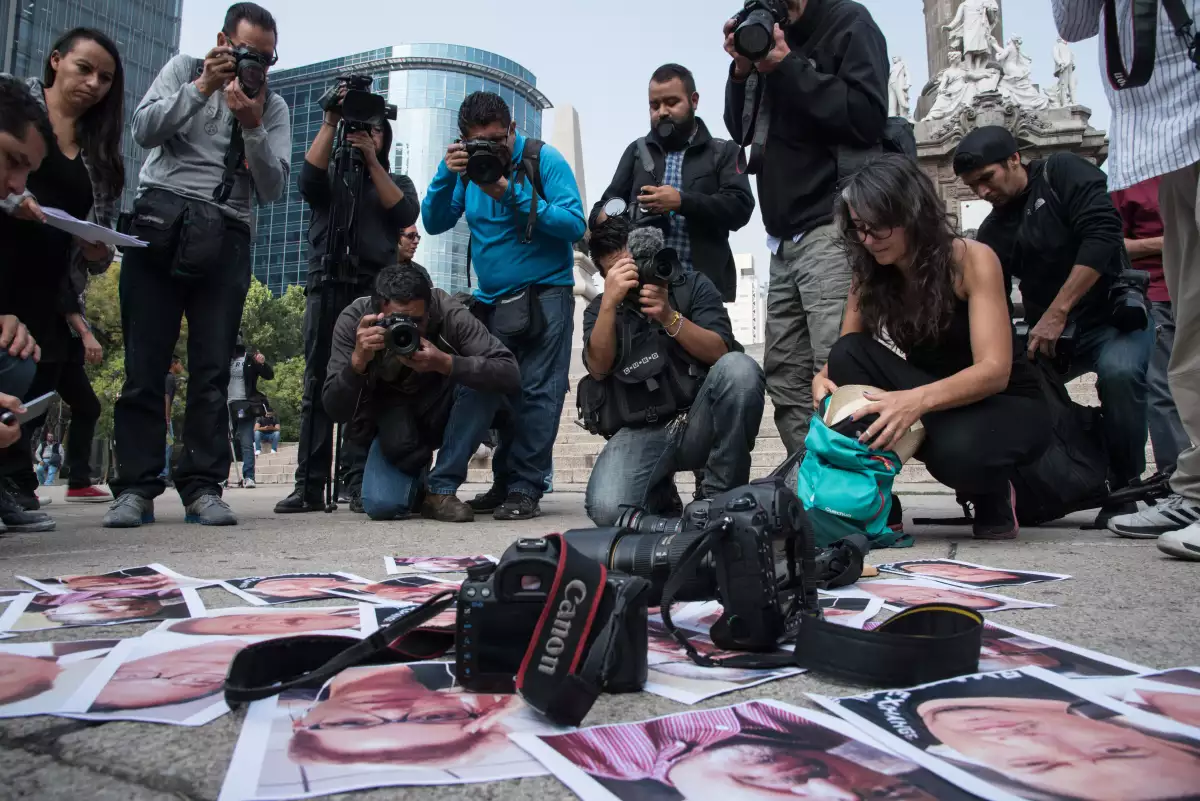 Protesta_Periodistas_Angel_Independencia-1.jpg