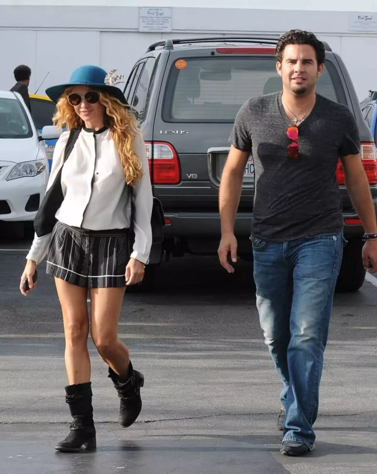 Así fueron captados Paulina y Gerardo Bazúa en Los Ángeles, cuando se confirmaron los rumores sobre su romance.