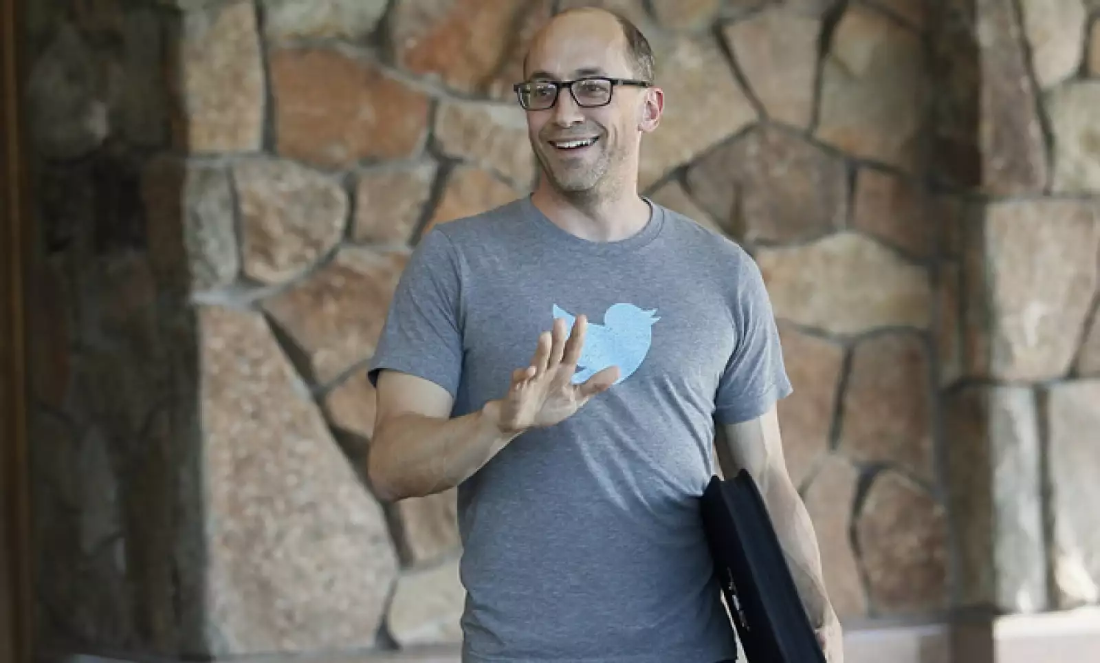La playera delata su compañía. Dick Costolo, actual CEO de la red social Twitter.