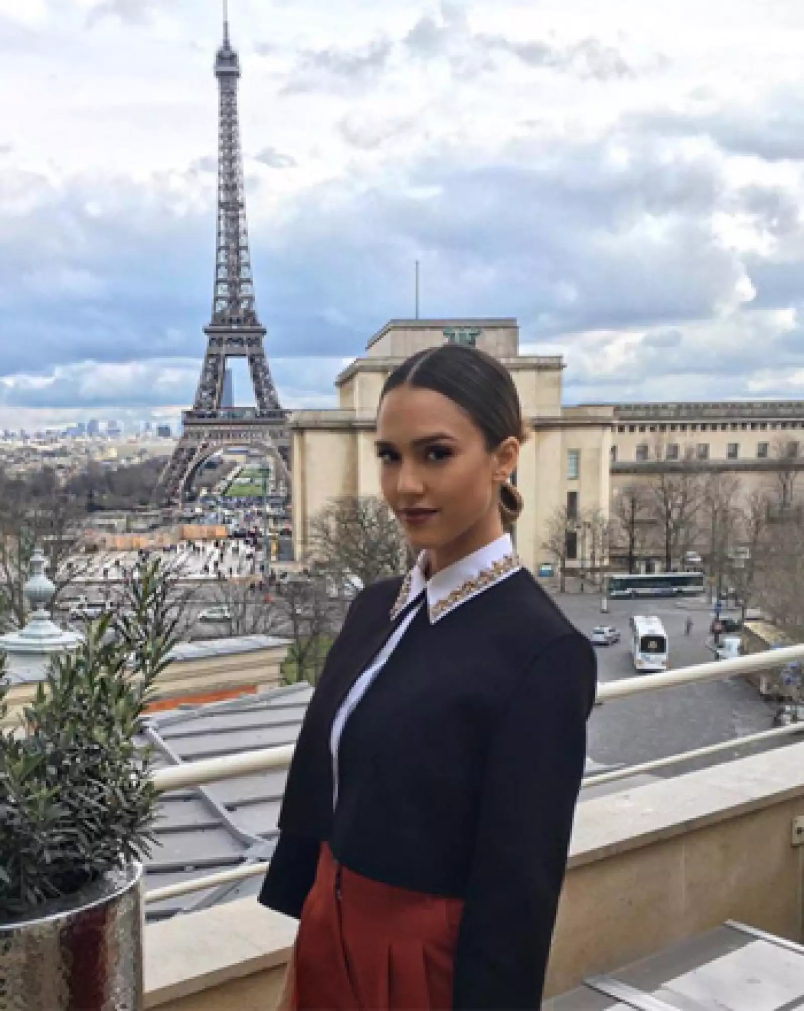 Jessica Alba lista para el desfile de Dior