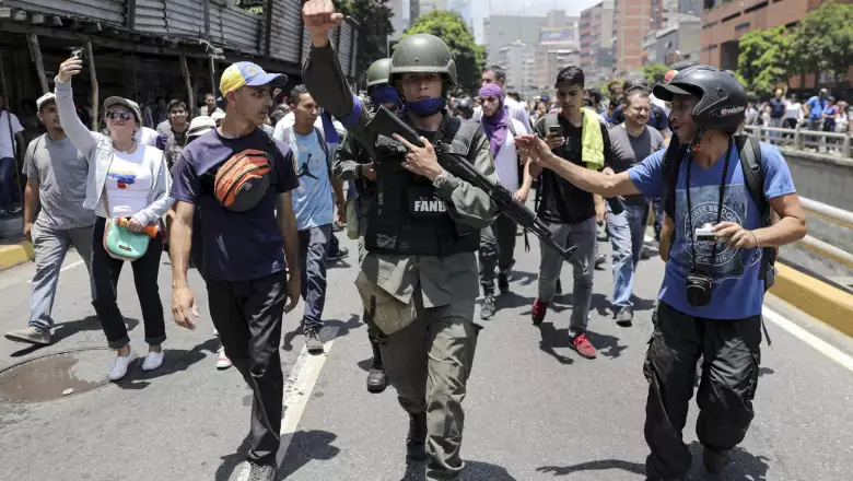 Venezuelan National Guard (GNB) members join protesters in Caracas