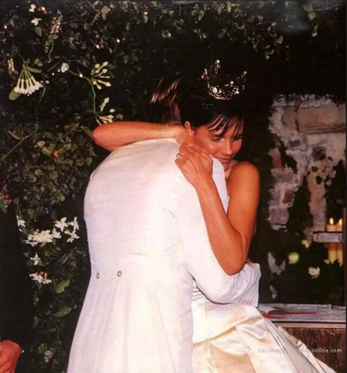 La diseñadora escribió en Twitter emotivos mensajes y compartió fotos de aquél día, celebrando sus 15 años de casada con el famoso futbolista.