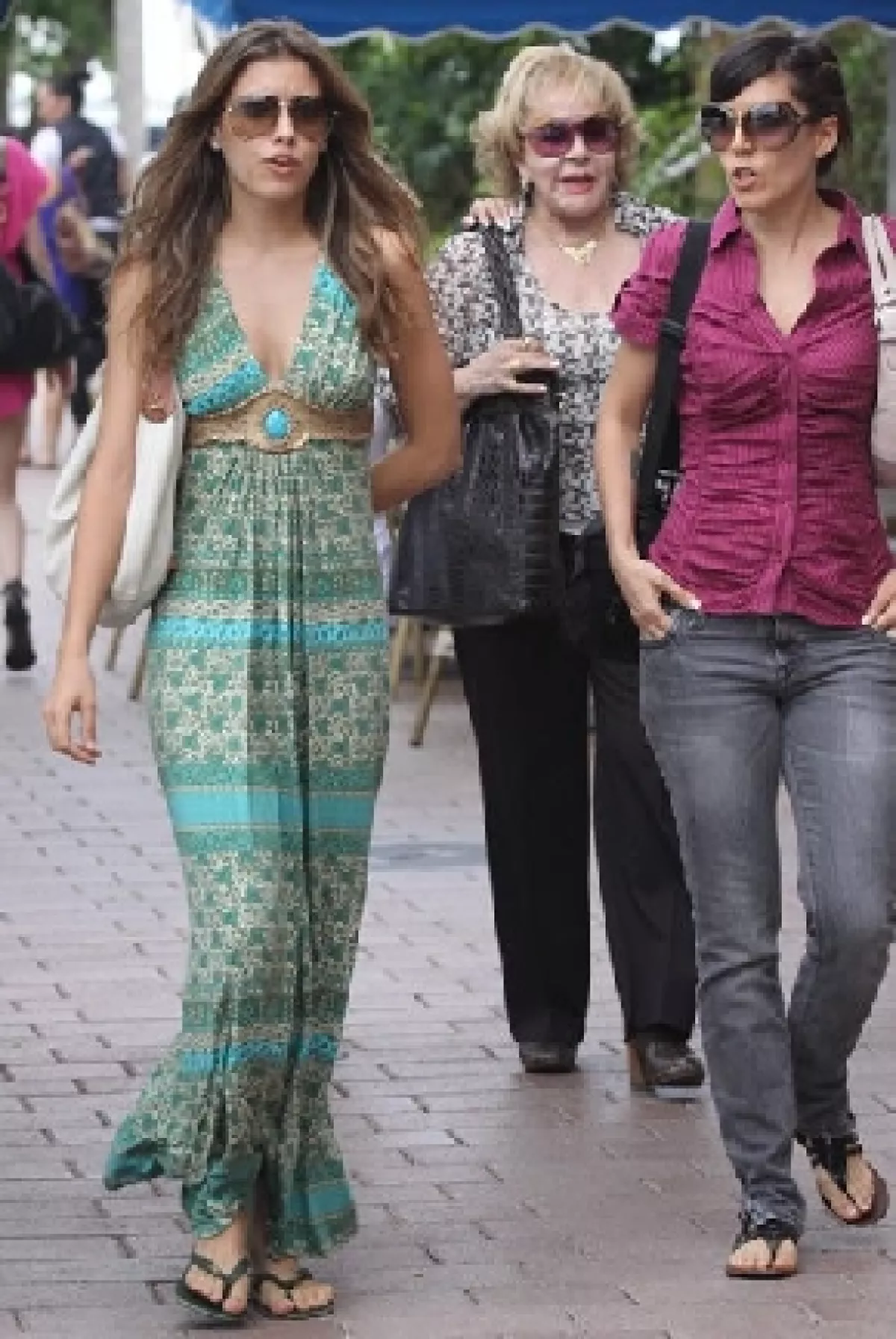 Michelle Salas vive en Los Ángeles. En la imagen, junto a su madre Stephanie Salas y su abuela Silvia Pinal.