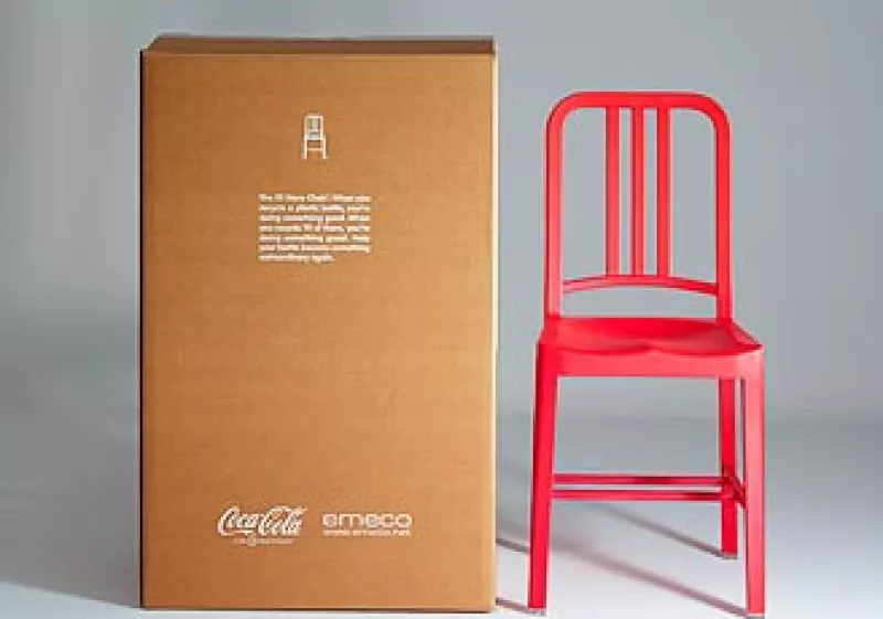 111 Navy chair fabricada a partir de botellas de PET. (Foto: Cortesia Coca-Cola)
