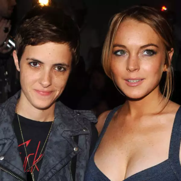 Lindsay Lohan y Samantha Ronson. Fue justo cuando comenzó su relación con la DJ que comenzaron los problemas de drogas y alcohol más graves para la actriz. Además dicen que tuvieron muchos conflictos por celos y se peleaban constantemente.