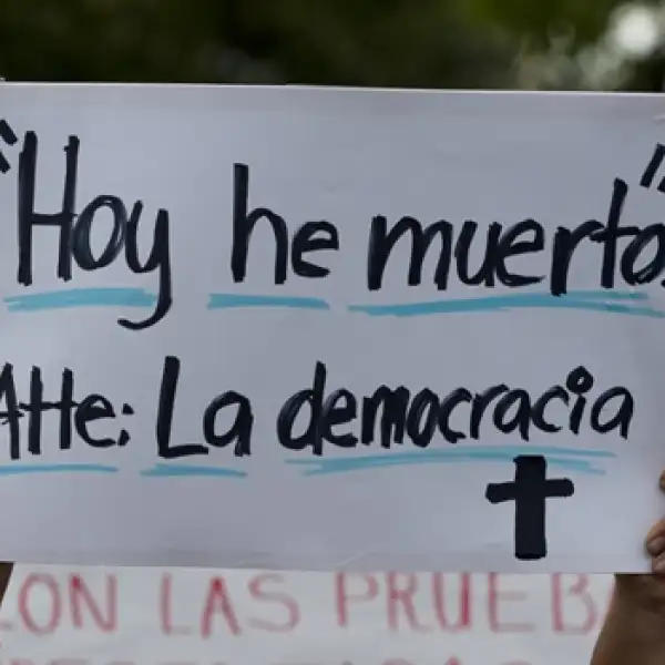 pancarta marcha funebre yosoy132