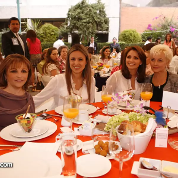 Carolina Rivera,Adriana Rivera,Angelica Rivera,María Eugenia Hurtado