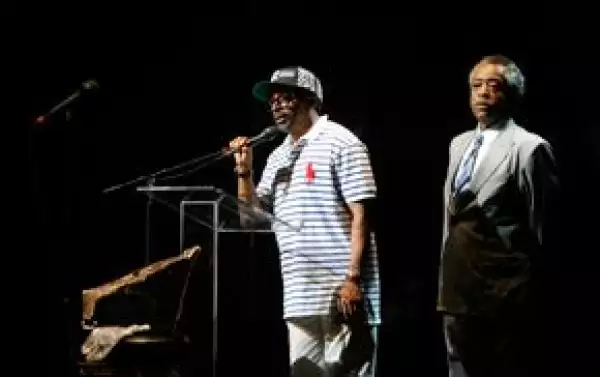 El director de cine Spike Lee y el reverendo y activista Al Sharpton pidieron a los fans que recordaran a Jackson por sus logros y no por los escándalos en los que se vio envuelto.