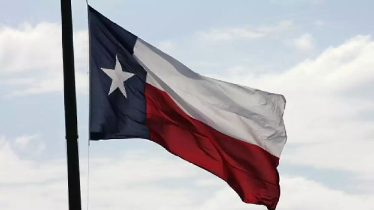 Texas se opone a nueva iniciativa de regularización de migrantes de Joe Biden