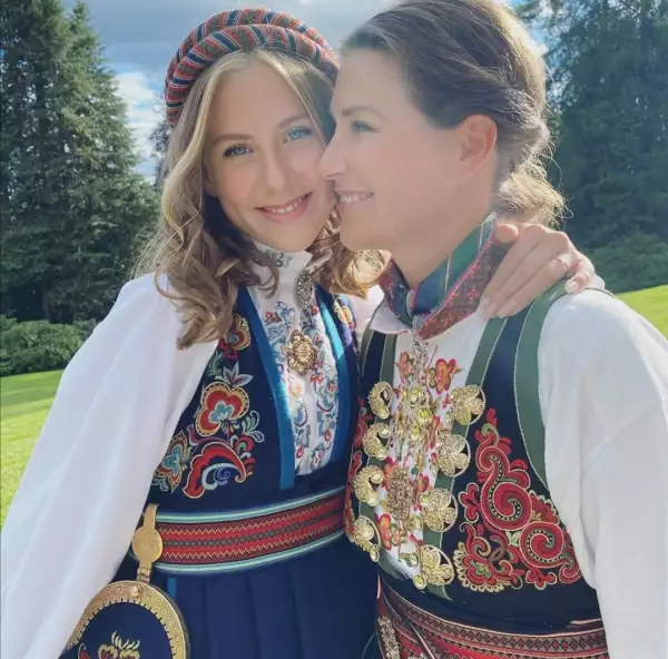 Leah Isadora y la princesa Marta Luisa de Noruega