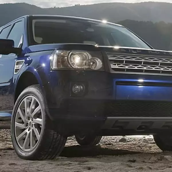 En cuanto a su apariencia, el Freelander 2011 presenta un remozado paragolpes delantero, cambios en su rejilla al igual que los faros.