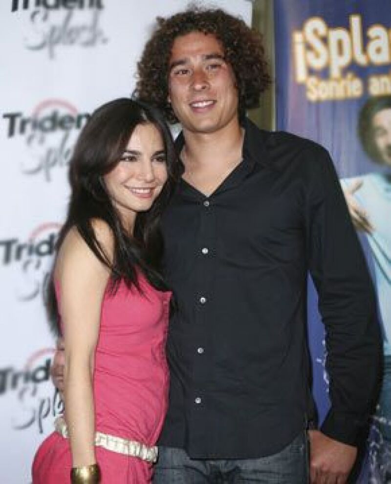 La actriz de cine y televisión Martha Higareda participará al lado del futbolista Memo Ochoa en una campaña publicitaria de chicles cuyo requisito es sonreír mucho.