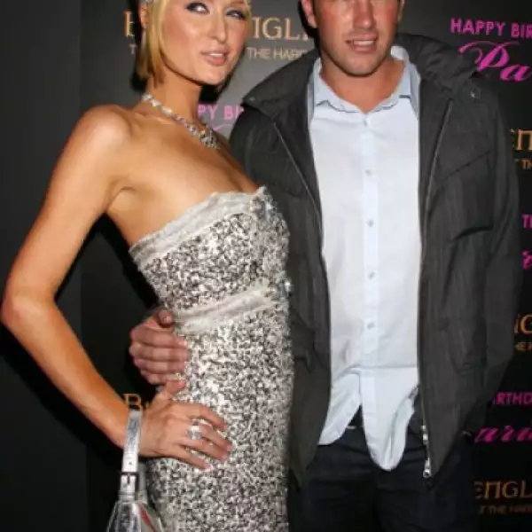 Paris Milton celebró su cumpleaños con su nuevo novio, Doug Reinhardt, en el club nocturno Body English del Hotel y Casino Hard Rock, en Las Vegas, Nevada.
