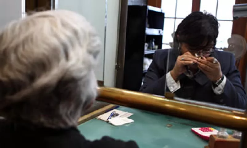 En el país, la barrera más importante para acceder a los servicios financieros es la insuficiencia o falta de ingresos. (Archivo)