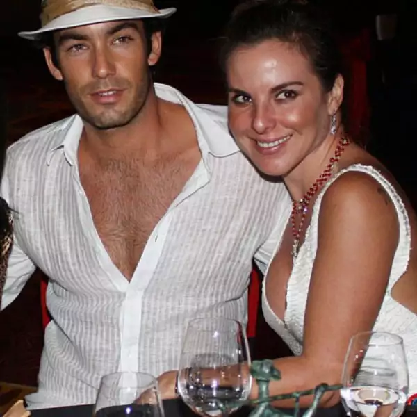 Al convertirse en marido y mujer, Aarón y Kate siguieron con sus agendas de trabajo, las cuales eran totalmente diferentes.
