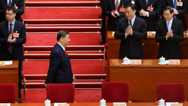 El presidente chino Xi Jinping llega a la sesión de clausura de la Conferencia Consultiva Política del Pueblo Chino (CPPCC) en el Gran Salón del Pueblo en Beijing, China, el 10 de marzo de 2025.