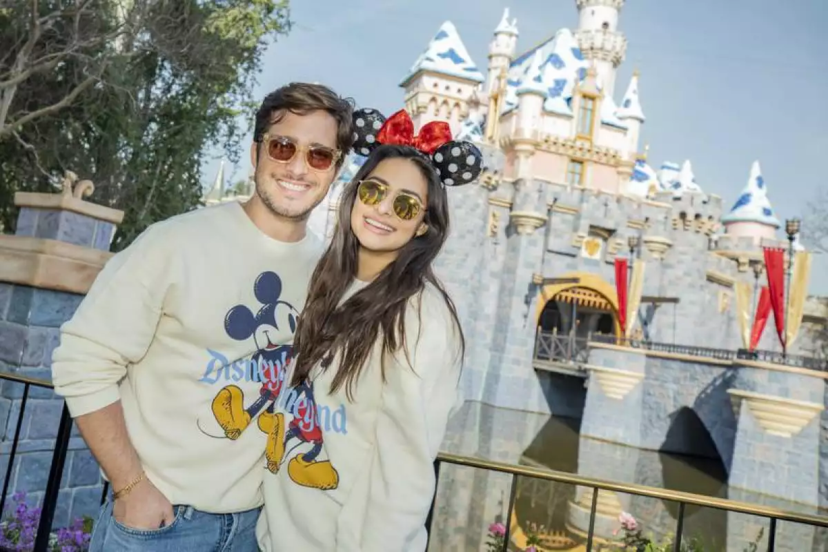 Diego Boneta y Renata Notni 