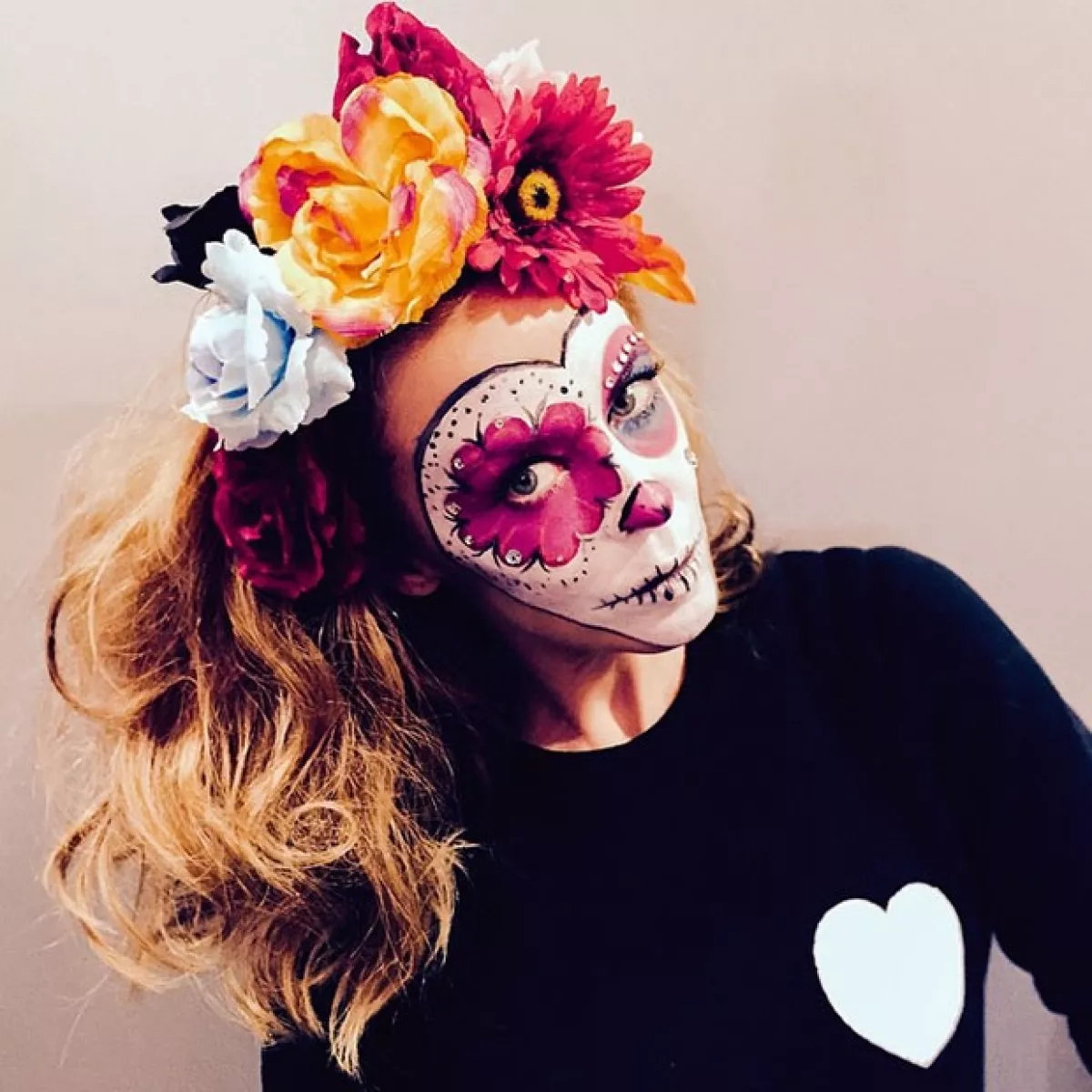Kylie Minogue lució con elegancia y estilo su maquillaje.