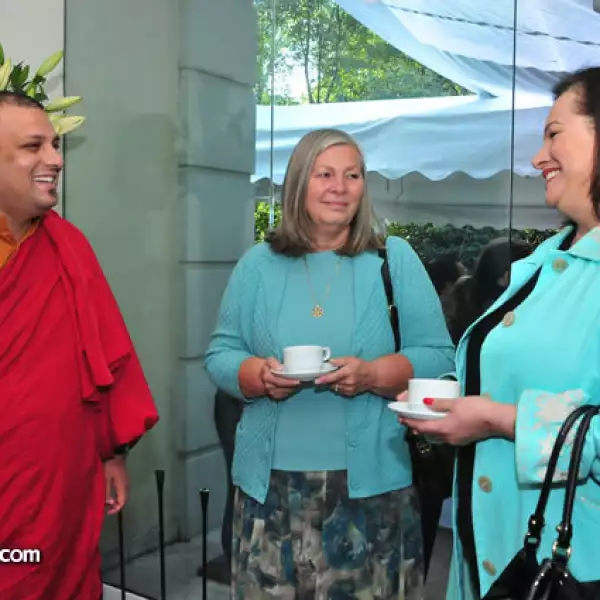 Tenzin,Doris Klowe y Teresita Colina